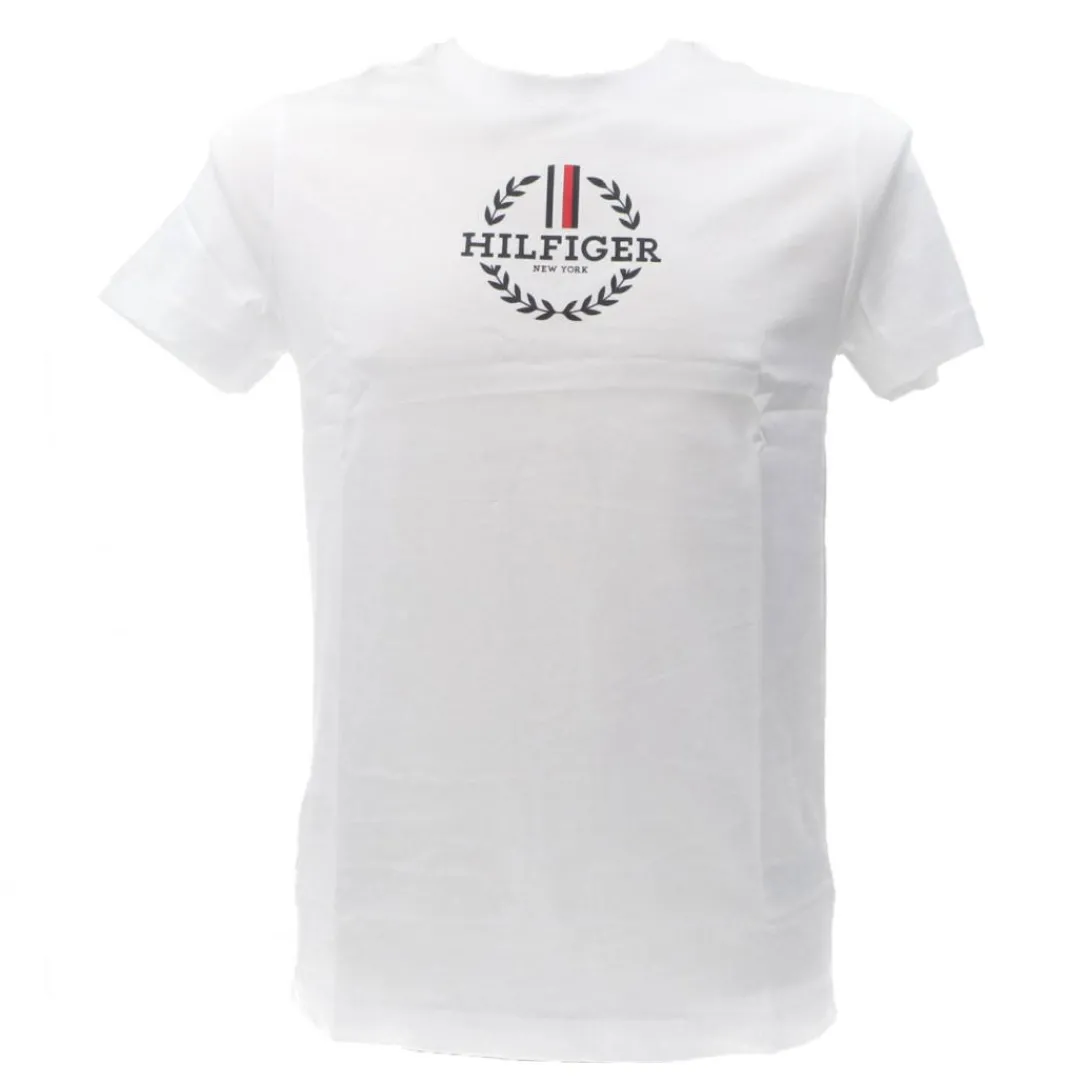 global_stripe_wreath_tee__0-1.webp Tommy Hilfiger Uomo T-Shirt-GLOBAL STRIPE WREATH TEE 34388 Bianco